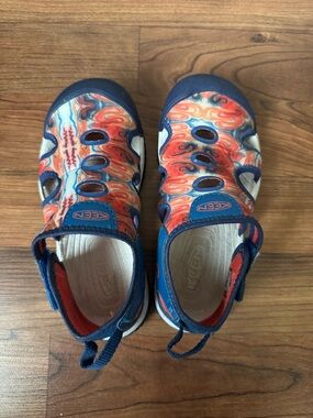 KEEN | Kids Blue and Orange Swirl Water Shoes